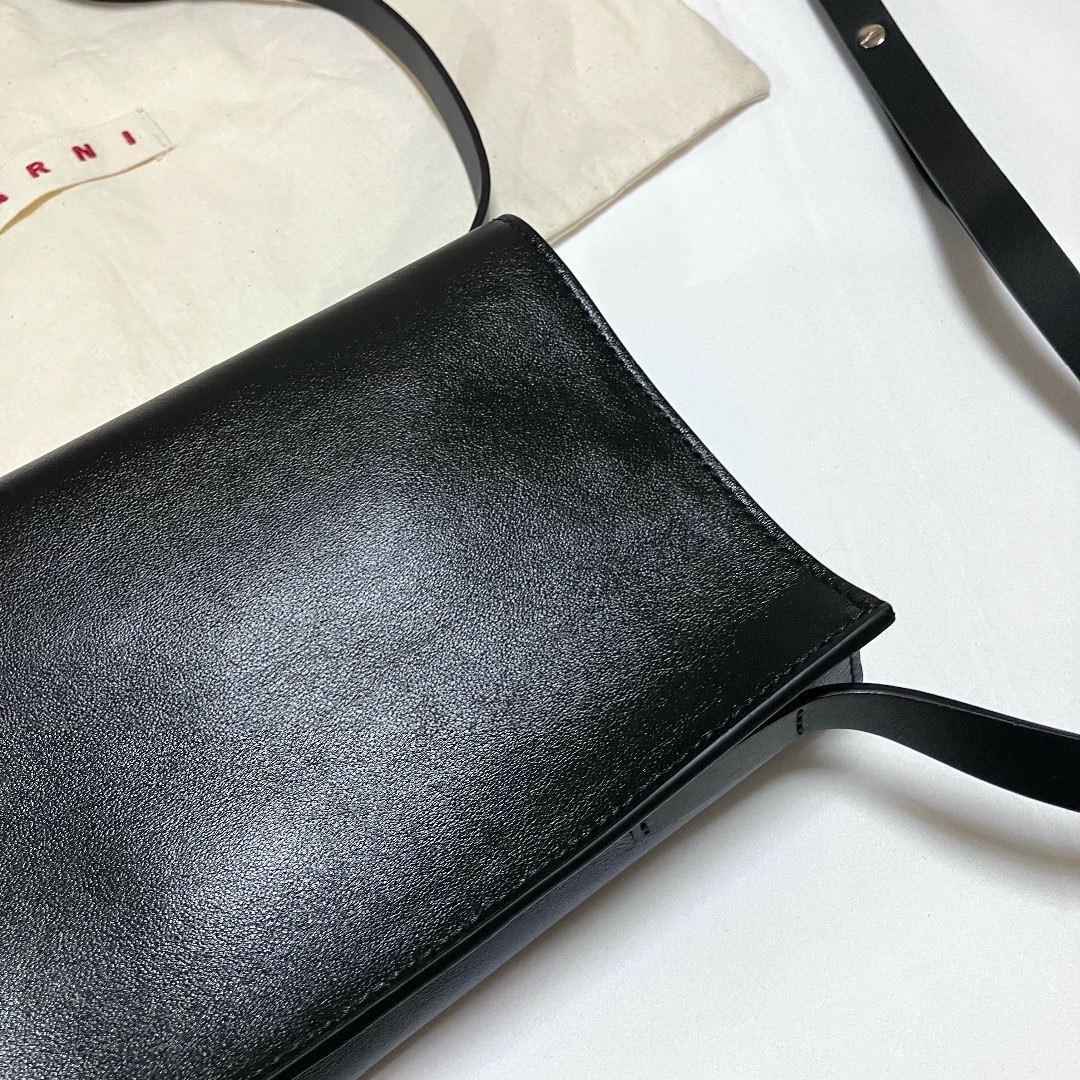 Marni(マルニ)の新品 22aw MARNI ショルダーバッグ 黒紺 5921 メンズのバッグ(ショルダーバッグ)の商品写真