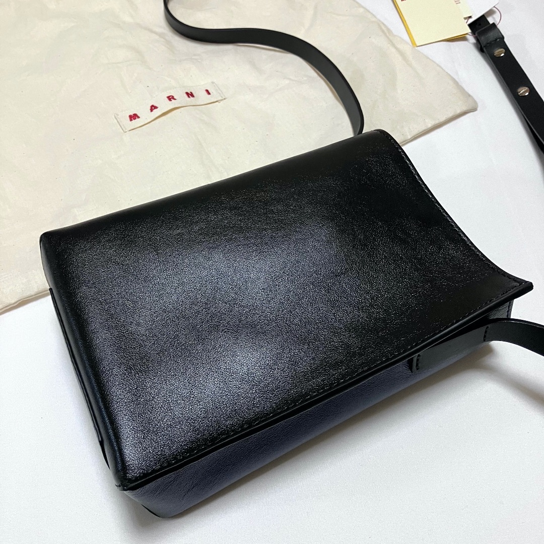 Marni(マルニ)の新品 22aw MARNI ショルダーバッグ 黒紺 5921 メンズのバッグ(ショルダーバッグ)の商品写真