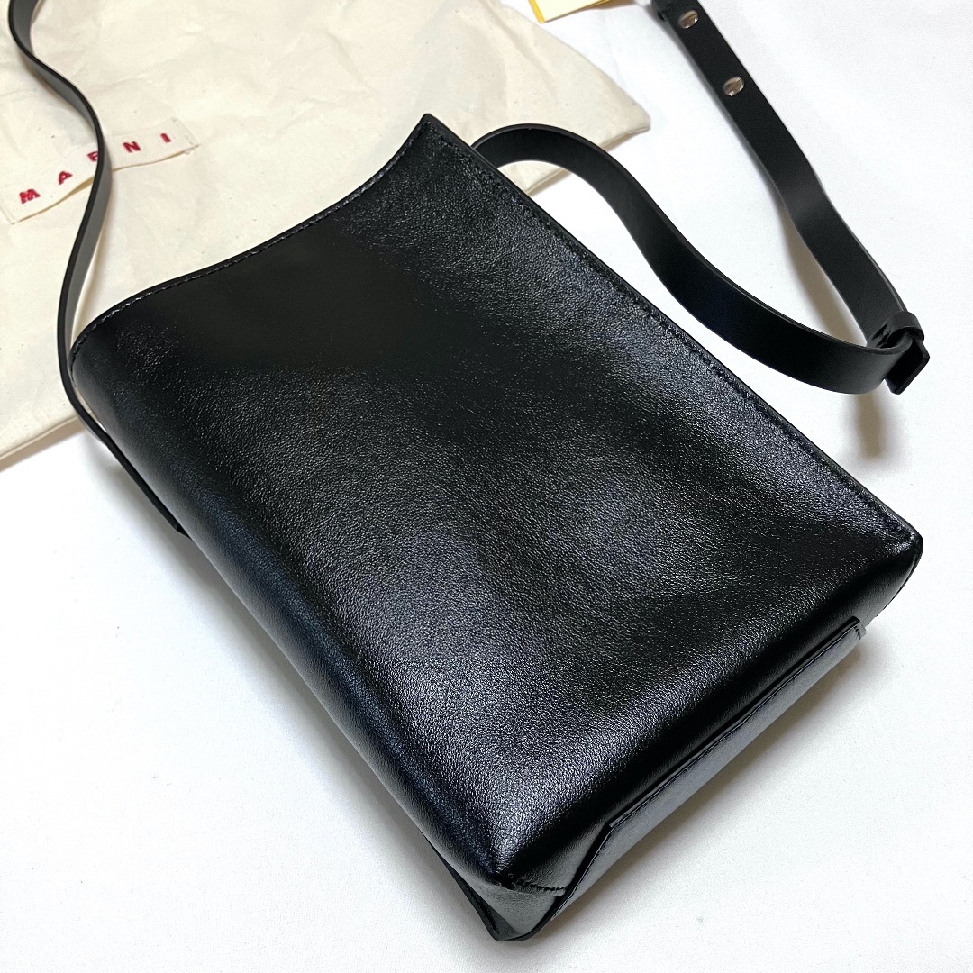 Marni(マルニ)の新品 22aw MARNI ショルダーバッグ 黒紺 5921 メンズのバッグ(ショルダーバッグ)の商品写真