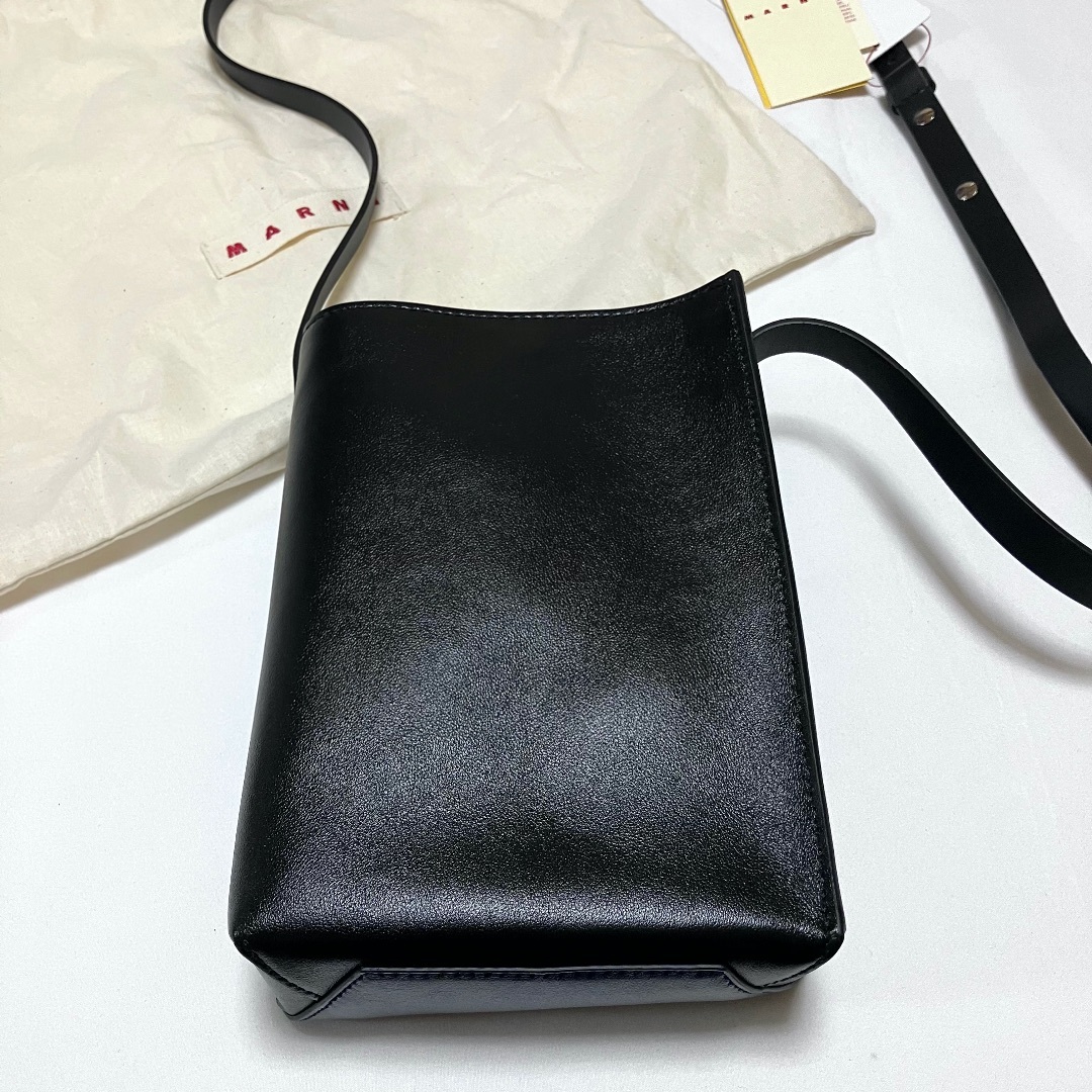 Marni(マルニ)の新品 22aw MARNI ショルダーバッグ 黒紺 5921 メンズのバッグ(ショルダーバッグ)の商品写真