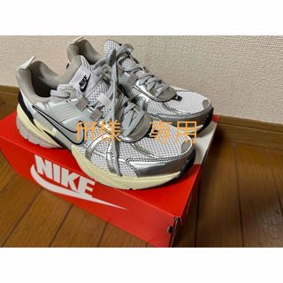 ナイキ(NIKE)のNIKE　V2Kラン　サミットホワイト　24.5 新品(スニーカー)