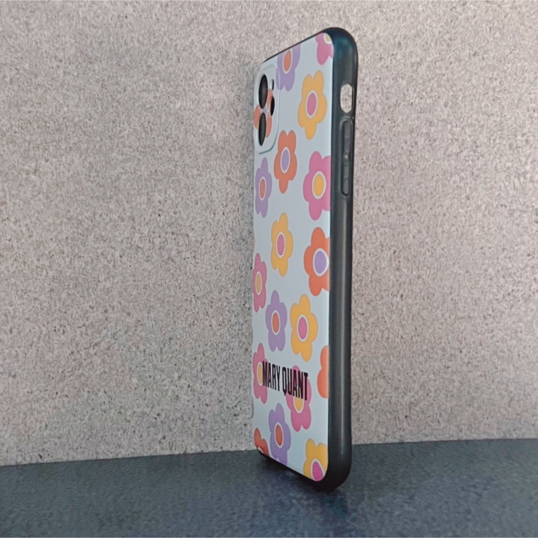 MARY QUANT(マリークワント)のiPhone11 デイジー 花柄モバイルケース マリークワント スマホ/家電/カメラのスマホアクセサリー(iPhoneケース)の商品写真