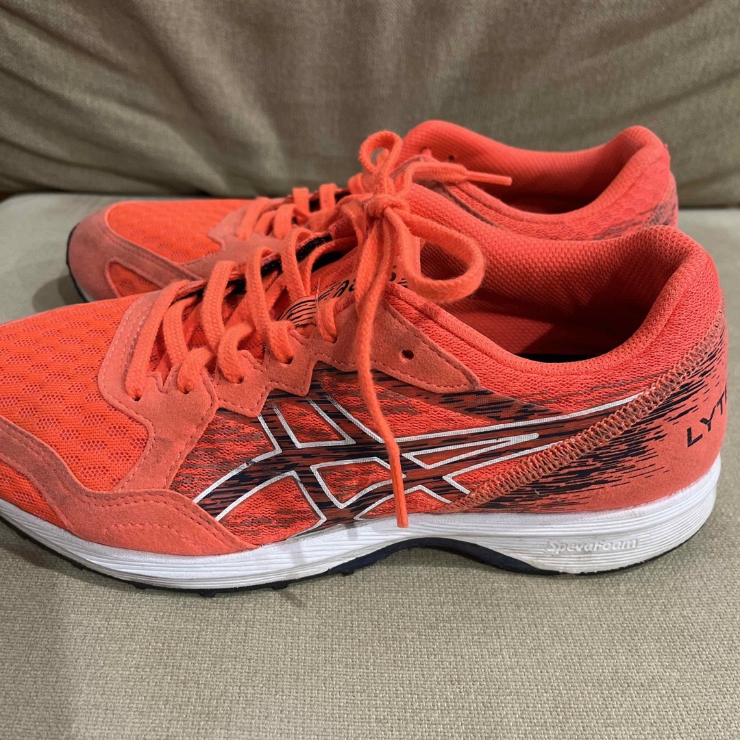 asics(アシックス)のアシックス　スニーカー　25.5cm スポーツ/アウトドアのランニング(シューズ)の商品写真