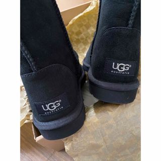 アグオーストラリア(UGG AUSTRALIA)の【２月末まで出品】UGG australia クラシックショート　5825(ブーツ)