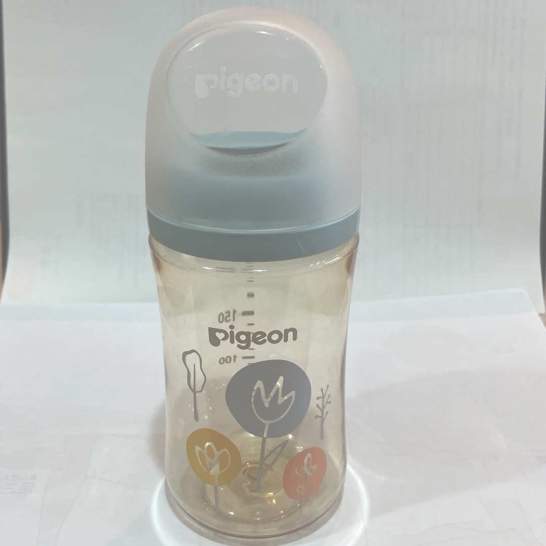 Pigeon(ピジョン)のpomo様専用★ピジョン 母乳実感 哺乳びん 240ml★Flower フラワー キッズ/ベビー/マタニティの授乳/お食事用品(哺乳ビン)の商品写真