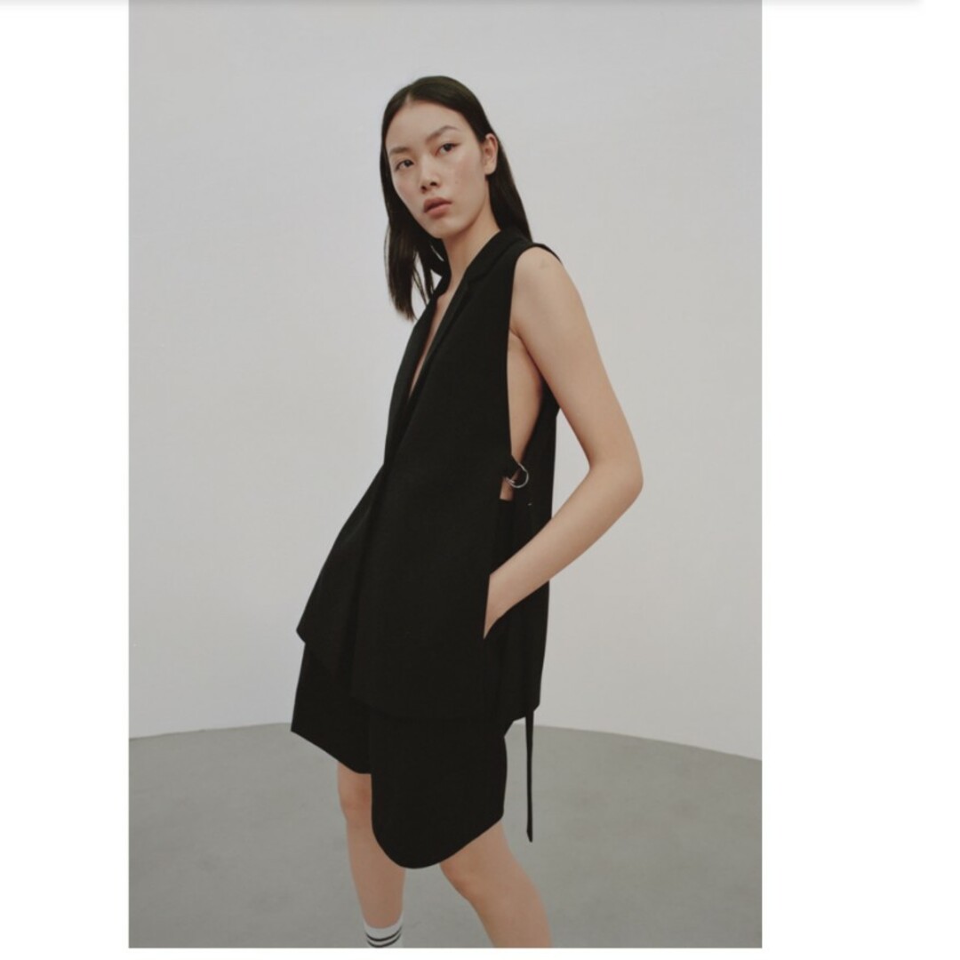 ZARA(ザラ)のZARA スリット入り ベスト レディースのトップス(ベスト/ジレ)の商品写真