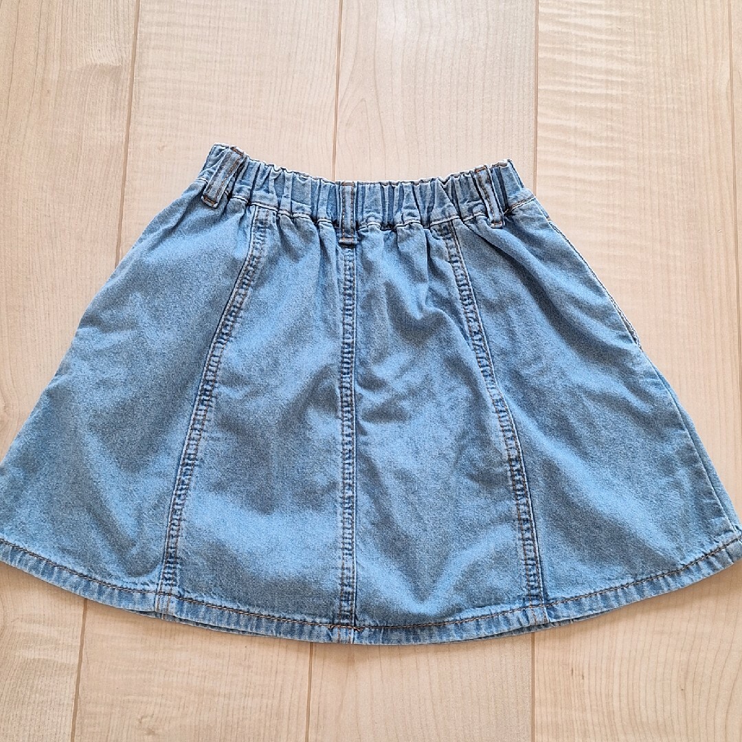 GU(ジーユー)の【美品】GU デニム　スカート　120 キッズ/ベビー/マタニティのキッズ服女の子用(90cm~)(スカート)の商品写真