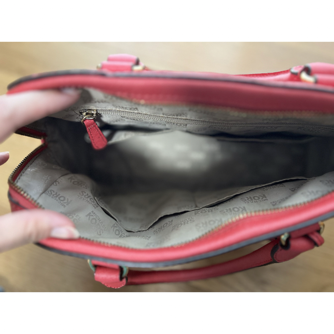 Michael Kors(マイケルコース)のMICHAEL KORS  ハンドバッグ　コーラルピンク レディースのバッグ(ハンドバッグ)の商品写真