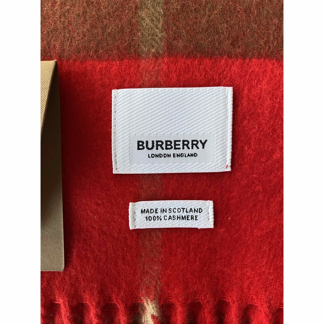 BURBERRY(バーバリー)の【試着のみ】バーバリー  カシミヤマフラー　レッド レディースのファッション小物(マフラー/ショール)の商品写真