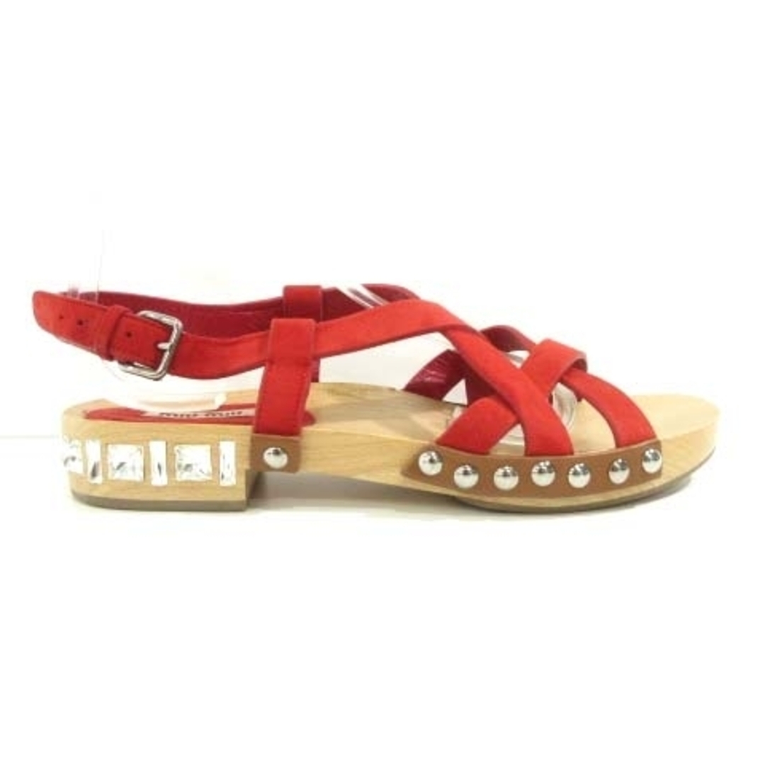 miumiu(ミュウミュウ)のミュウミュウ ビジュー サンダル レザーストラップ 木製 23.5～24 赤 レディースの靴/シューズ(サンダル)の商品写真