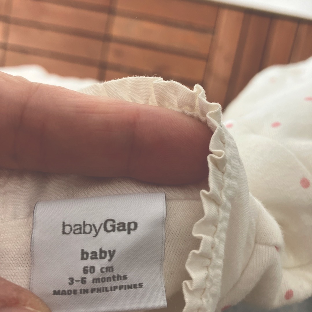 babyGAP(ベビーギャップ)のベビーギャップ　BABY　GAP　足つきロンパース　中綿　60cm キッズ/ベビー/マタニティのベビー服(~85cm)(ロンパース)の商品写真