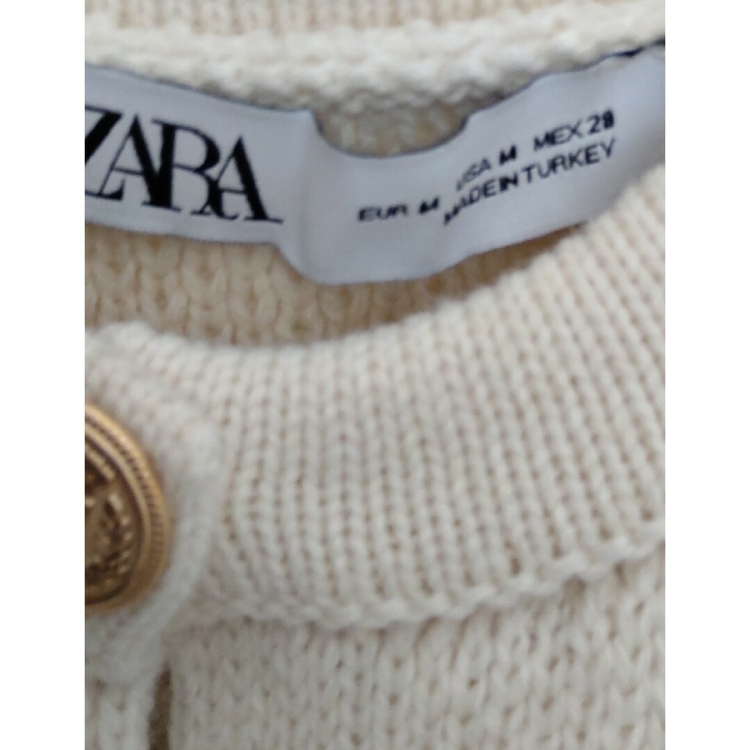 ZARA(ザラ)のZARA ゴールドボタンニットカーディガン レディースのトップス(カーディガン)の商品写真