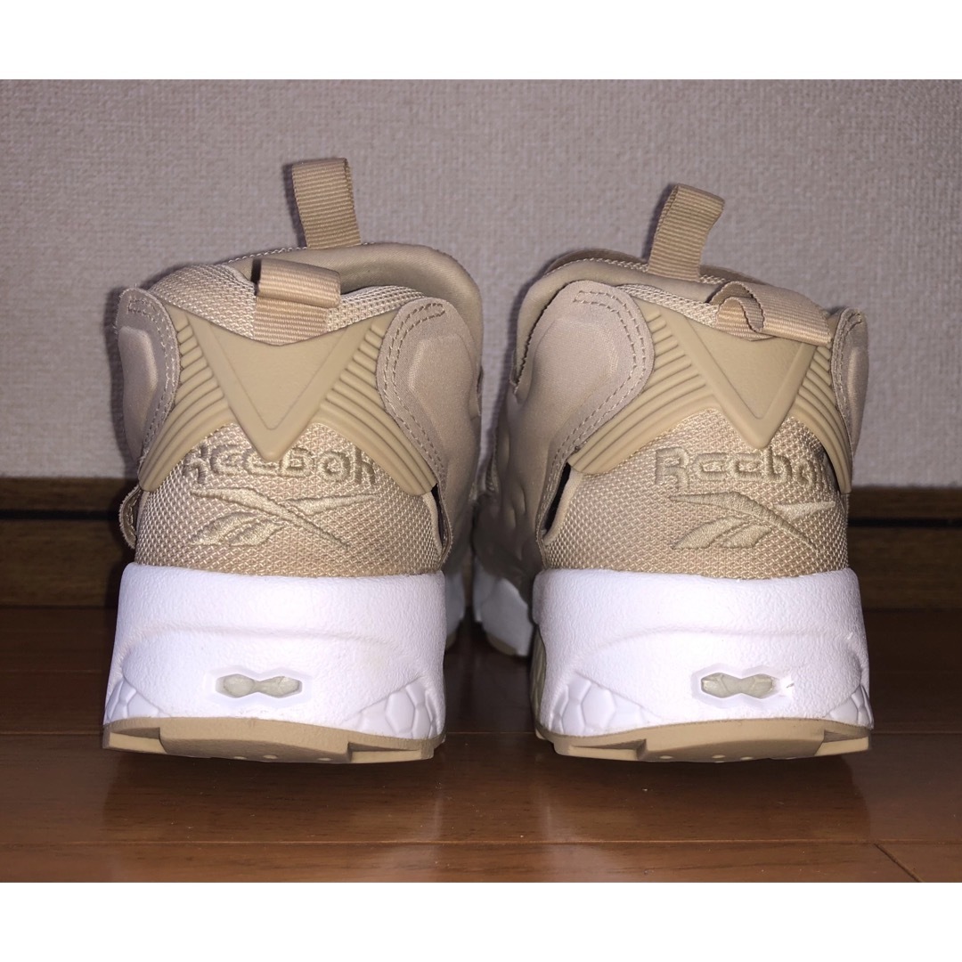 Reebok(リーボック)の25cm 良品 REEBOK INSTA PUMP FURY OG ベージュ 白 レディースの靴/シューズ(スニーカー)の商品写真