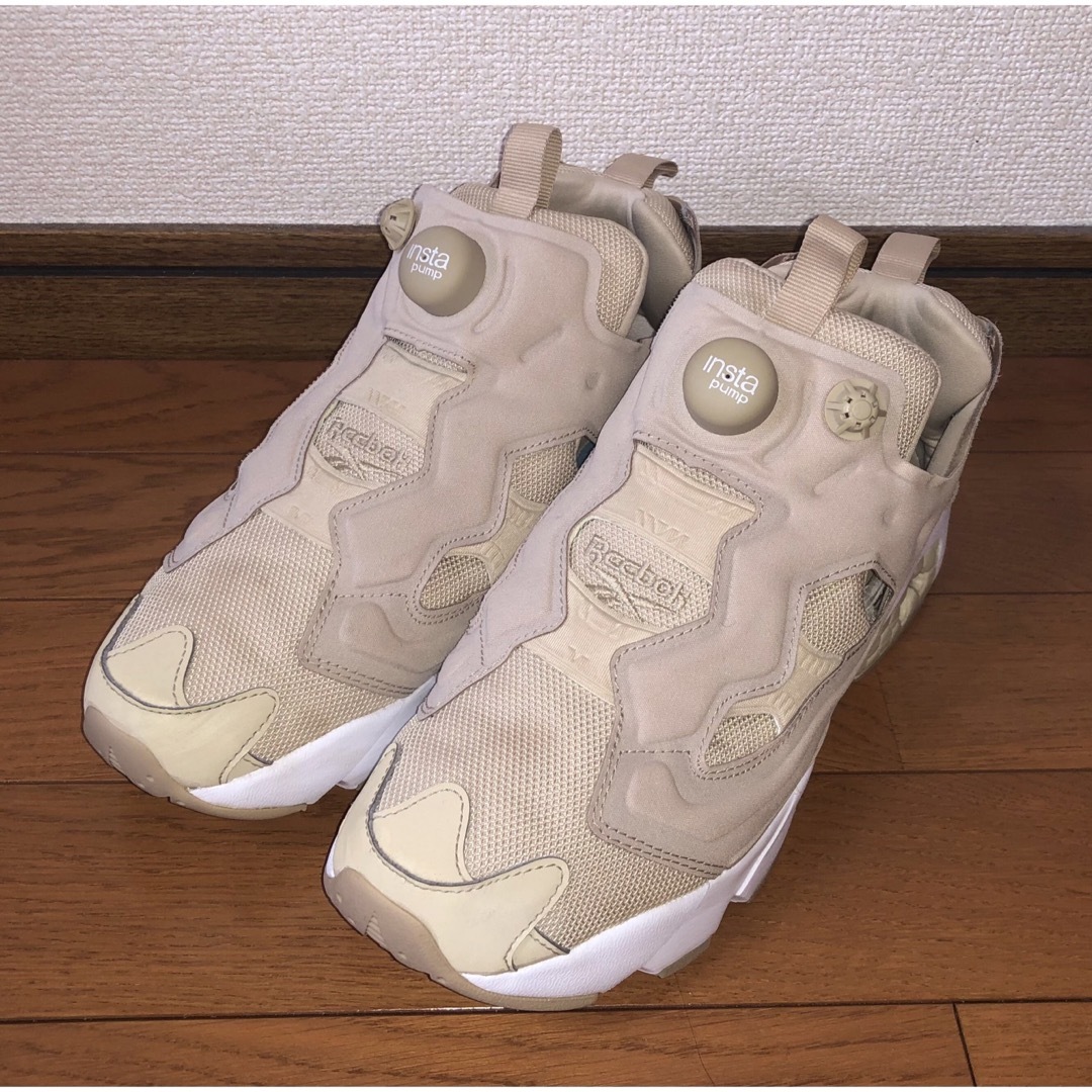 Reebok(リーボック)の25cm 良品 REEBOK INSTA PUMP FURY OG ベージュ 白 レディースの靴/シューズ(スニーカー)の商品写真