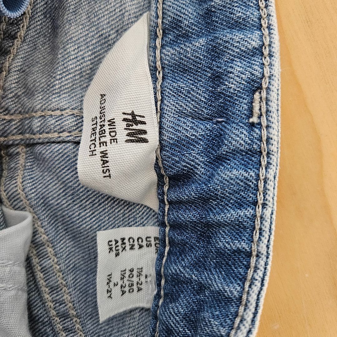 H&M(エイチアンドエム)のH＆M ダメージデニム(価格変更しました) キッズ/ベビー/マタニティのキッズ服女の子用(90cm~)(パンツ/スパッツ)の商品写真