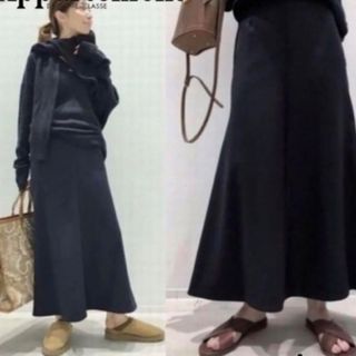 アパルトモンドゥーズィエムクラス(L'Appartement DEUXIEME CLASSE)のLisiere Punch Flare Skirt ポンチフレアスカート紺色(ロングスカート)