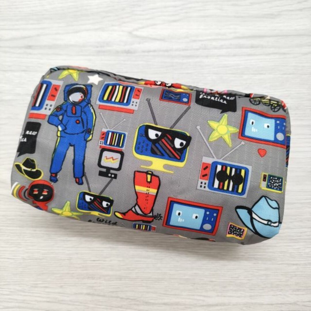 LeSportsac(レスポートサック)のLeSportsac 新品 ロボット柄 RECTANGULAR COSMETIC BUCKAROO ミニ ポーチ グレー 多色 レディース レスポートサック【中古】4-0202G◎ レディースのファッション小物(ポーチ)の商品写真