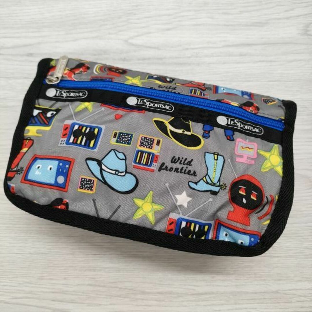 LeSportsac(レスポートサック)のLeSportsac 新品 ロボット柄 TRAVEL COSMETIC BUCKAROO ミニ ポーチ グレー 多色 レディース レスポートサック【中古】4-0202G◎ レディースのファッション小物(ポーチ)の商品写真