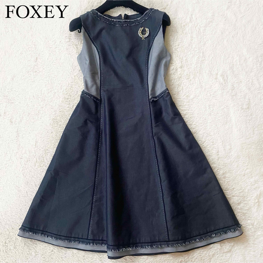 FOXEY(フォクシー)の極美品　フォクシー　デニムワンピース　フリンジ　Aライン　フレアスカート　40  レディースのワンピース(ひざ丈ワンピース)の商品写真