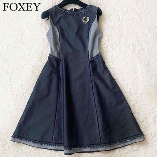 フォクシー(FOXEY)の極美品　フォクシー　デニムワンピース　フリンジ　Aライン　フレアスカート　40 (ひざ丈ワンピース)