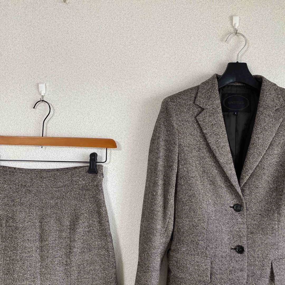 UNTITLED(アンタイトル)のアンタイトル 絹 シルク混 ウール ブラウン系 スーツ 1 W64 秋冬 DMW レディースのフォーマル/ドレス(スーツ)の商品写真