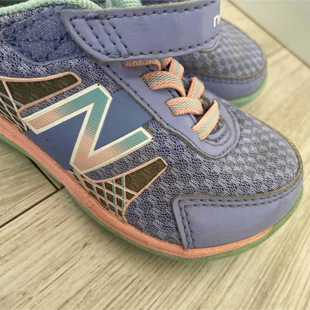 New Balance(ニューバランス)の可愛い　キッズ　ニューバランス　スニーカー　紫　15cm キッズ/ベビー/マタニティのキッズ靴/シューズ(15cm~)(スニーカー)の商品写真