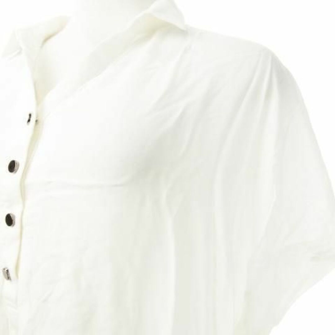 a.v.v(アーヴェヴェ)のa.v.v スタンダード シアースキッパーシャツ M 白 230726CK7A レディースのトップス(シャツ/ブラウス(半袖/袖なし))の商品写真