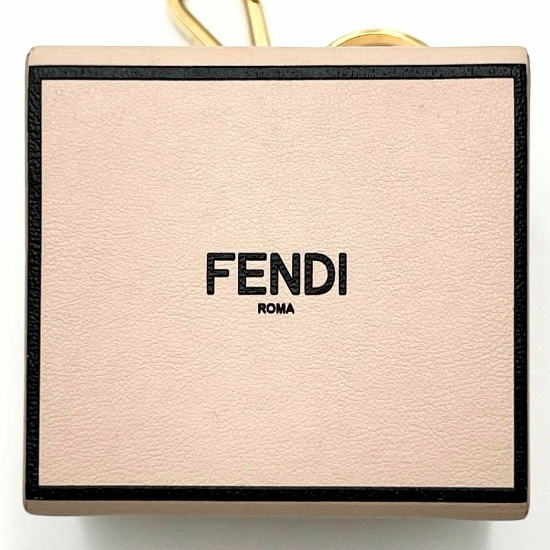 FENDI(フェンディ)の【箱付き】フェンディ　レディース　ボックス　チャーム　キーホルダー　キーリング レディースのファッション小物(キーホルダー)の商品写真