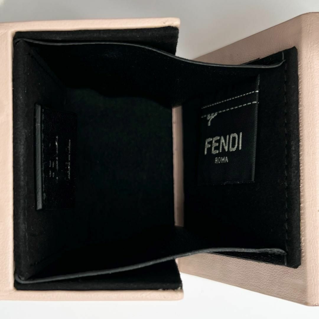 FENDI(フェンディ)の【箱付き】フェンディ　レディース　ボックス　チャーム　キーホルダー　キーリング レディースのファッション小物(キーホルダー)の商品写真