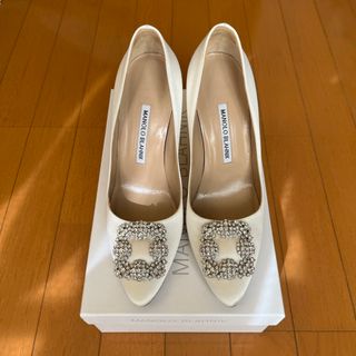 マノロブラニク(MANOLO BLAHNIK)のマノロブラニク　サテン　ホワイト　ハンギシ 38(ハイヒール/パンプス)