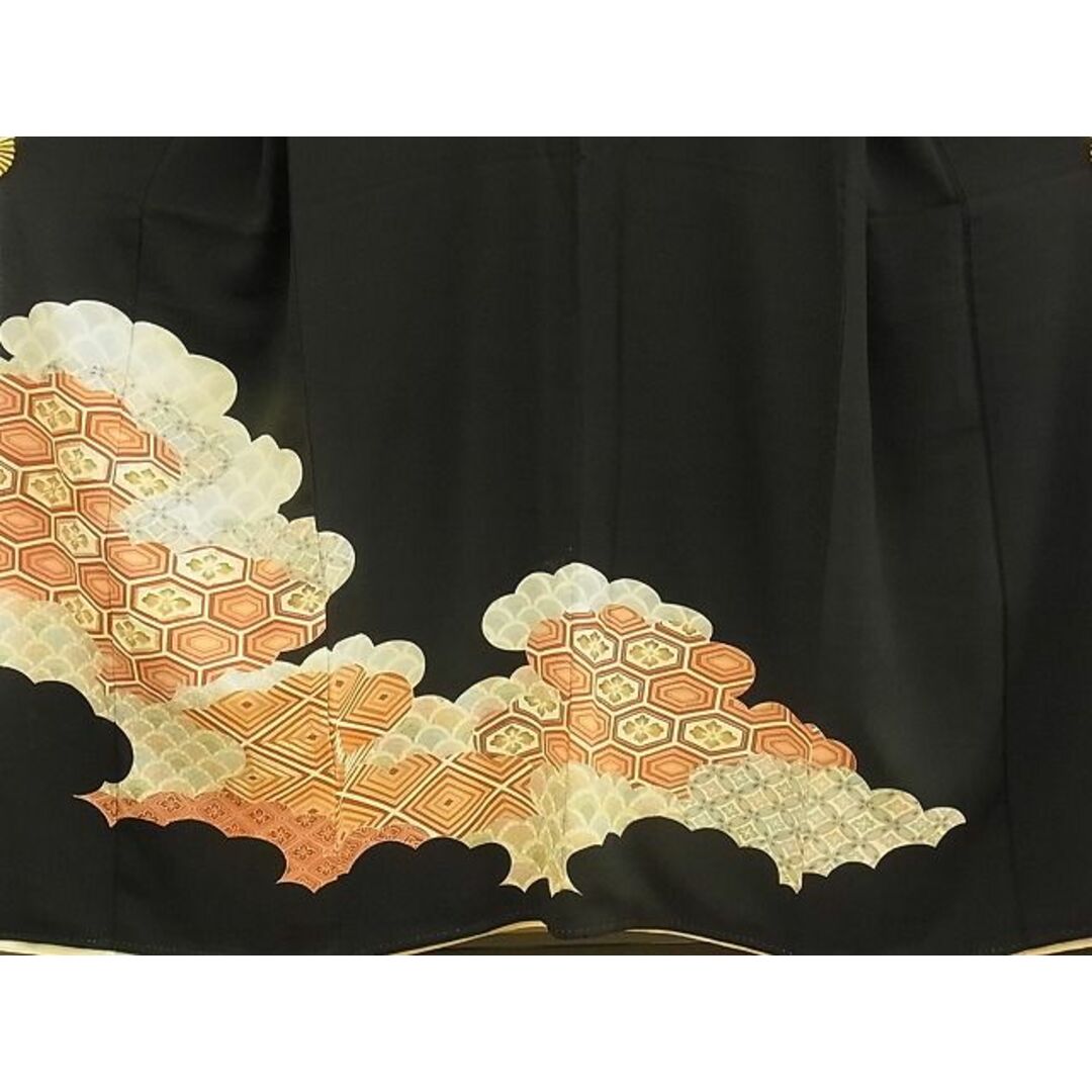 平和屋野田店■豪華黒留袖　駒刺繍　雲重ね吉祥文　銀彩　逸品　n-xi0860 レディースの水着/浴衣(着物)の商品写真