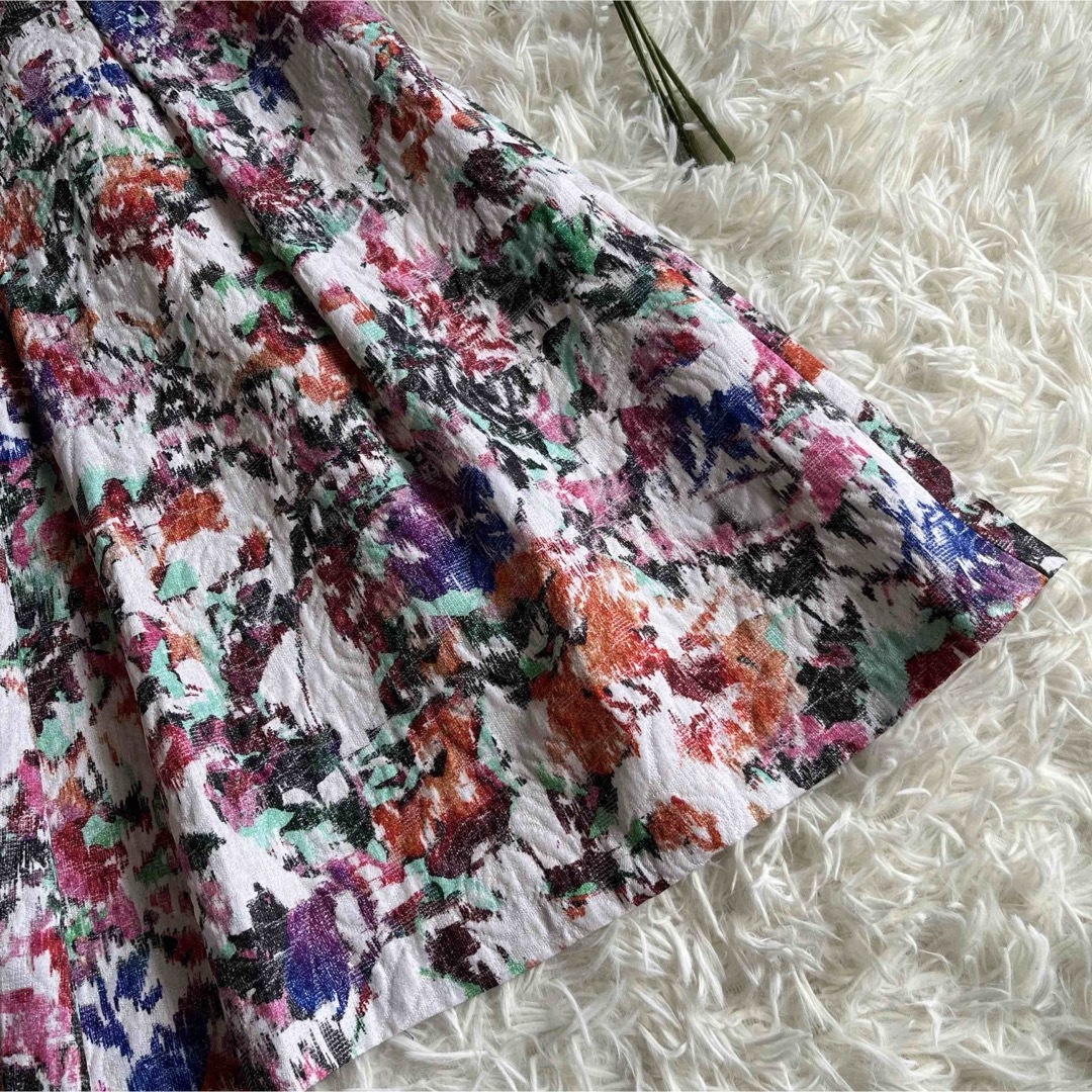 EPOCA THE SHOP(エポカザショップ)のEPOCA  花柄フレアスカート　マルチカラー　38サイズ レディースのスカート(ひざ丈スカート)の商品写真
