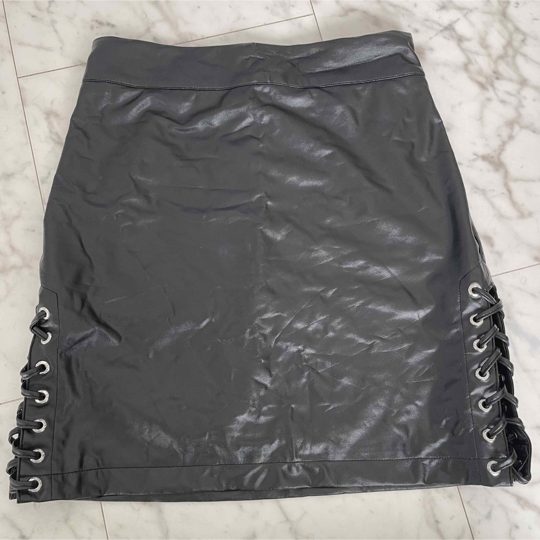 Rady(レディー)の編み上げスカート　レザースカート　ミニスカート　タイト　黒　セクシー　ツヤ レディースのスカート(ミニスカート)の商品写真