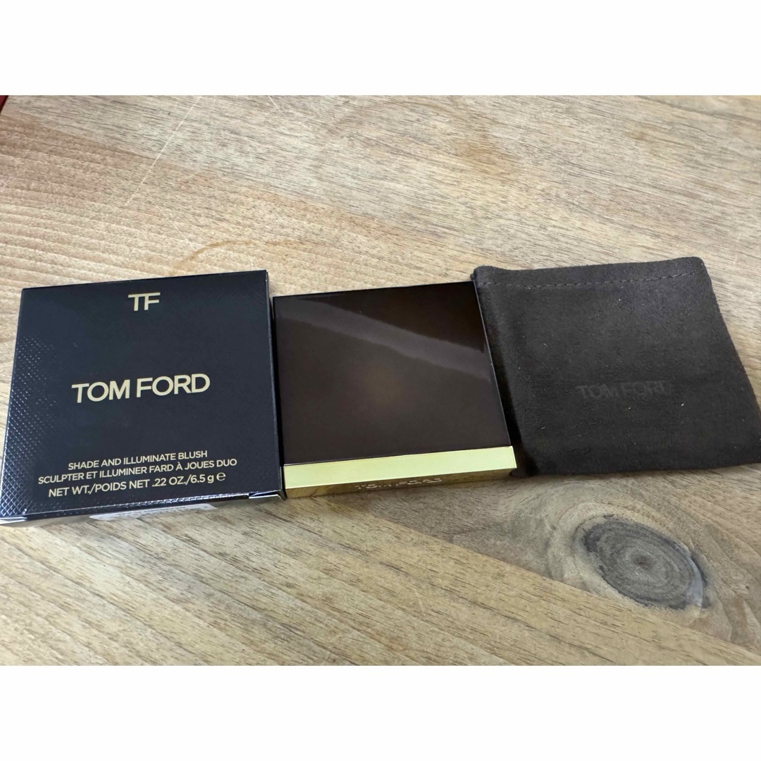 TOM FORD BEAUTY(トムフォードビューティ)のトムフォード シェイド アンド イルミネイト ブラッシュ 04 チェリーブレイズ コスメ/美容のベースメイク/化粧品(チーク)の商品写真