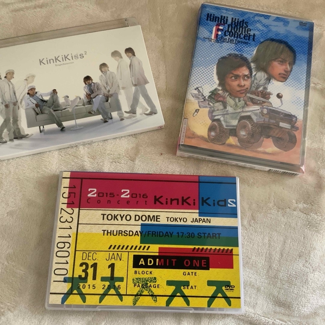 KinKi Kids(キンキキッズ)のKinKi Kids DVD4セットお買い得な逸品　ライブDVD＆ベストDVD エンタメ/ホビーのDVD/ブルーレイ(ミュージック)の商品写真