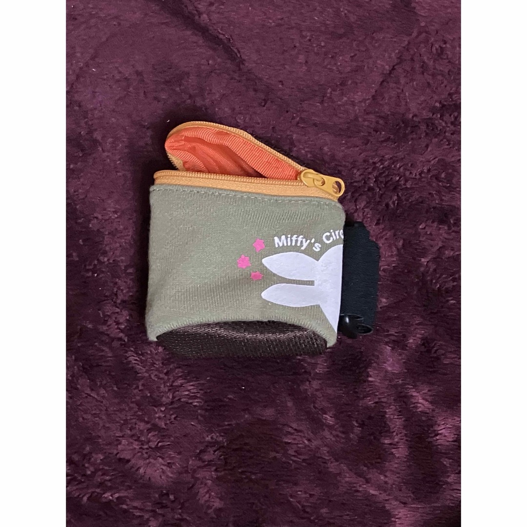 miffy(ミッフィー)のリストバンド　小物入れ　財布　ミッフィー エンタメ/ホビーのおもちゃ/ぬいぐるみ(キャラクターグッズ)の商品写真