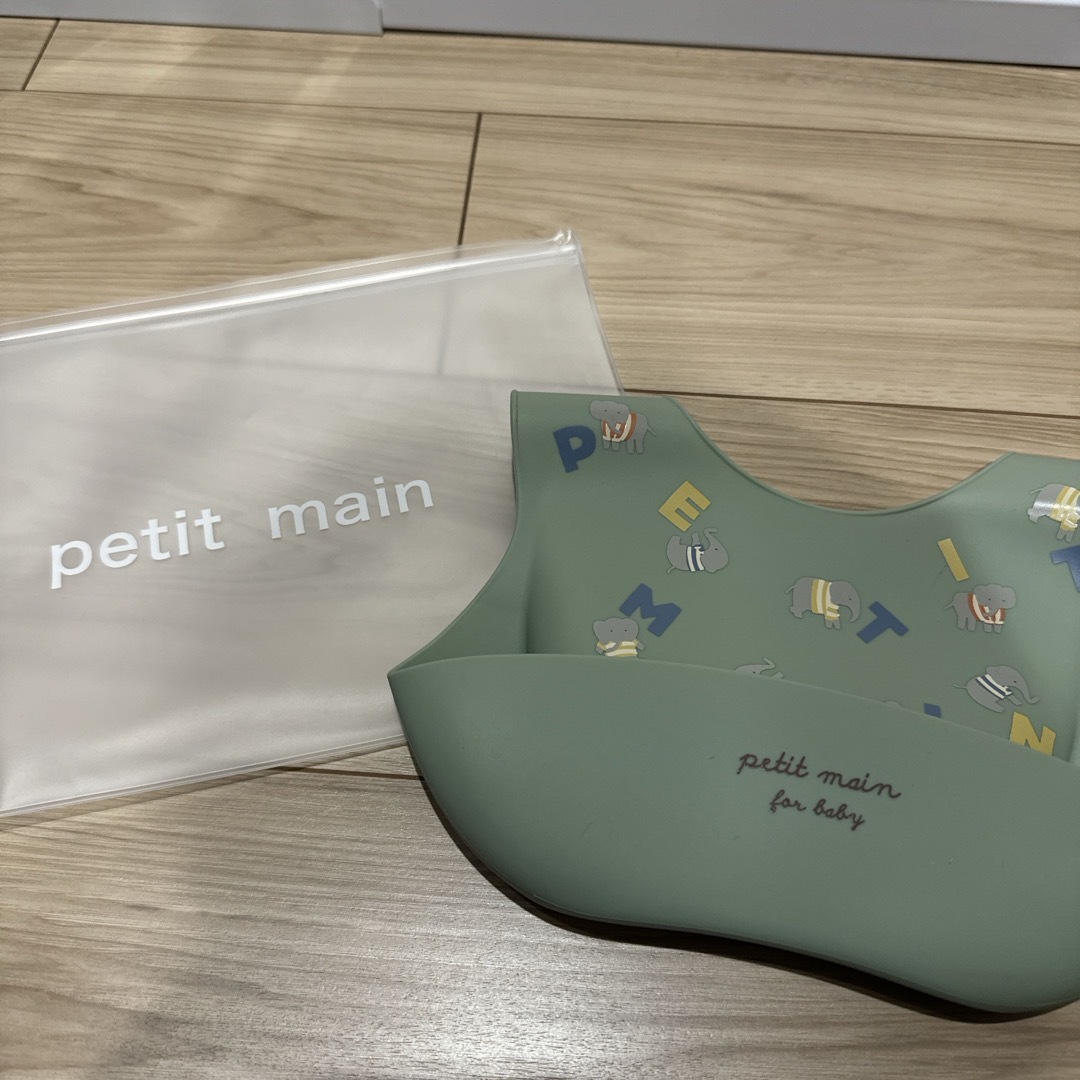 petit main(プティマイン)の（新品未使用）お食事シリコンスタイ　petit main  キッズ/ベビー/マタニティの授乳/お食事用品(お食事エプロン)の商品写真