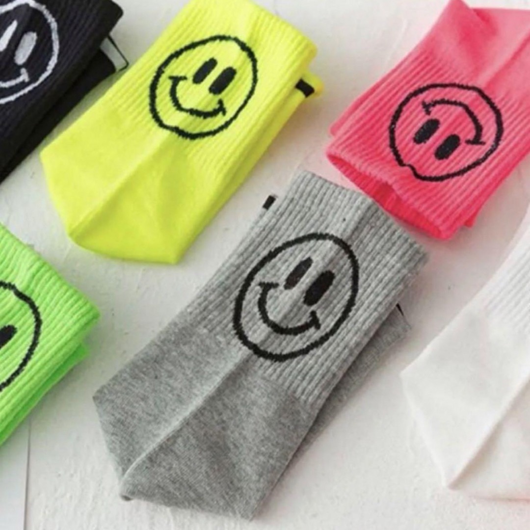 ENDO SOCKS ニコマーク付きのスマイル可愛いジュニアソックス大人靴下 キッズ/ベビー/マタニティのこども用ファッション小物(靴下/タイツ)の商品写真