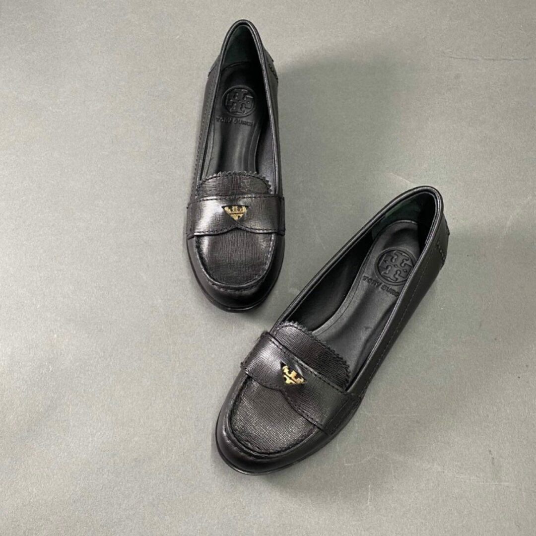 11j14 《極美品》 TORY BURCH トリーバーチ ロゴコイン 11j14 《極美品》 TORY BURCH トリーバーチ ロゴコイン