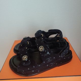 サイズ37C試着のみ未使用品　CHANEL ゲートベルクロサンダルメタリック　シルバー37C