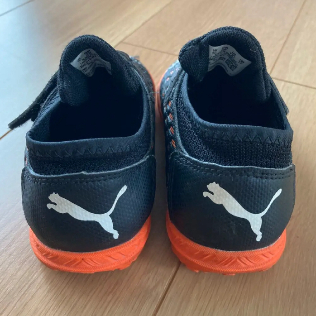 PUMA(プーマ)のPUMA サッカートレーニングシューズ　17㎝ キッズ/ベビー/マタニティのキッズ靴/シューズ(15cm~)(スニーカー)の商品写真