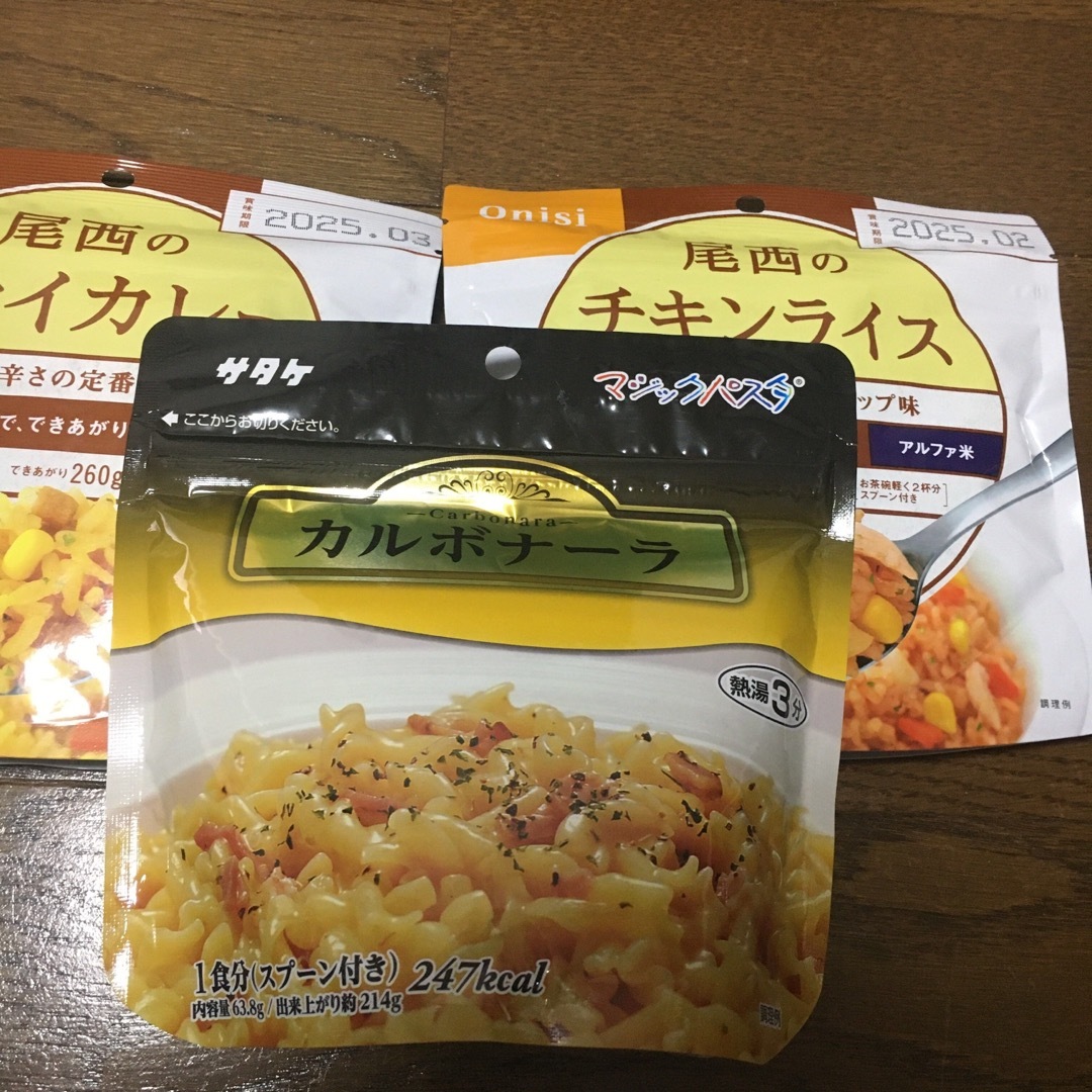 Onisi Foods(オニシショクヒン)の尾西食品 アルファ米 尾西のドライカレー チキンライス　サタケ　マジックパスタ インテリア/住まい/日用品の日用品/生活雑貨/旅行(防災関連グッズ)の商品写真