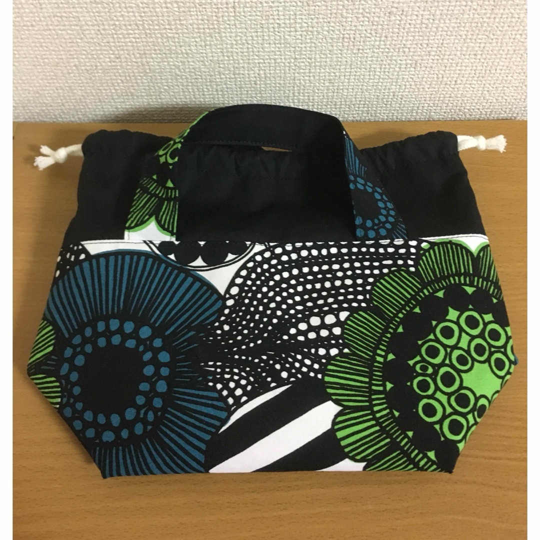 marimekko(マリメッコ)の☆マリメッコ  ハンドメイド　保温保冷　持ち手付きお弁当袋☆ ハンドメイドのファッション小物(バッグ)の商品写真