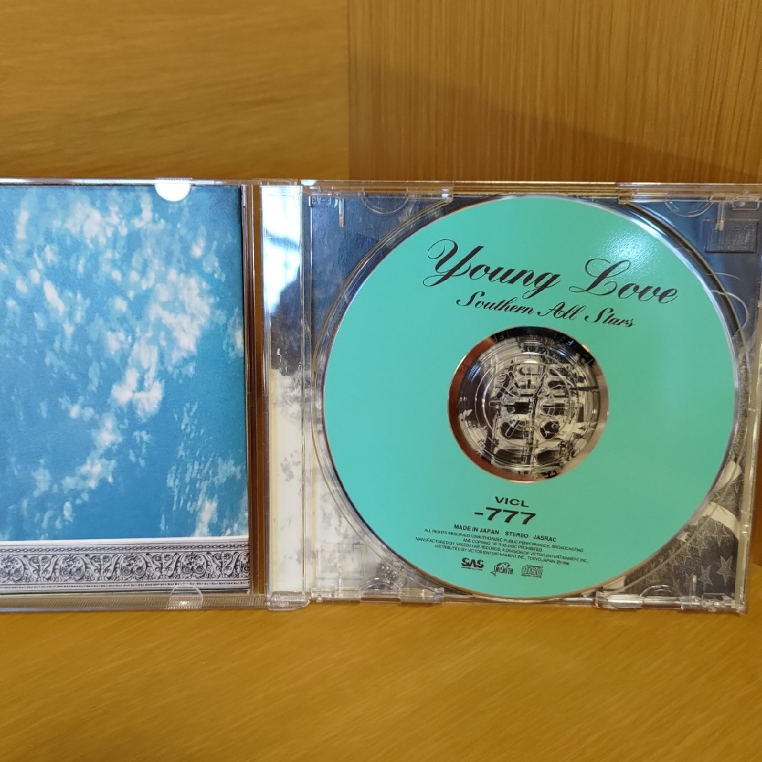 Victor(ビクター)のサザンオールスターズ　Young Love エンタメ/ホビーのCD(ポップス/ロック(邦楽))の商品写真