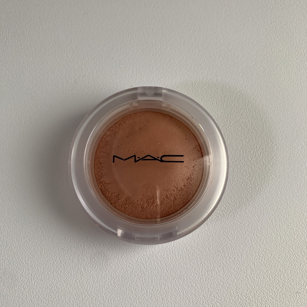 MAC(マック)のグローブレイブラッシュ　ソーナチュラル コスメ/美容のベースメイク/化粧品(チーク)の商品写真