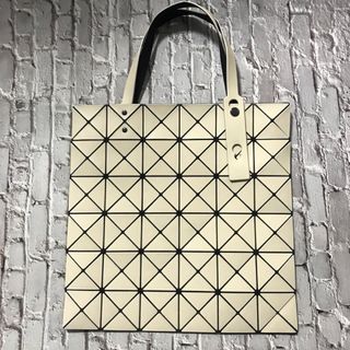 バオバオイッセイミヤケ(BaoBaoIsseyMiyake)のバオバオイッセイミヤケ　新品　トートバッグ  6✖️6 ベージュ(トートバッグ)