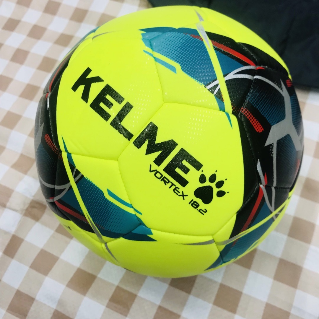 KELME サッカーボール 4号球　L215G スポーツ/アウトドアのサッカー/フットサル(ボール)の商品写真