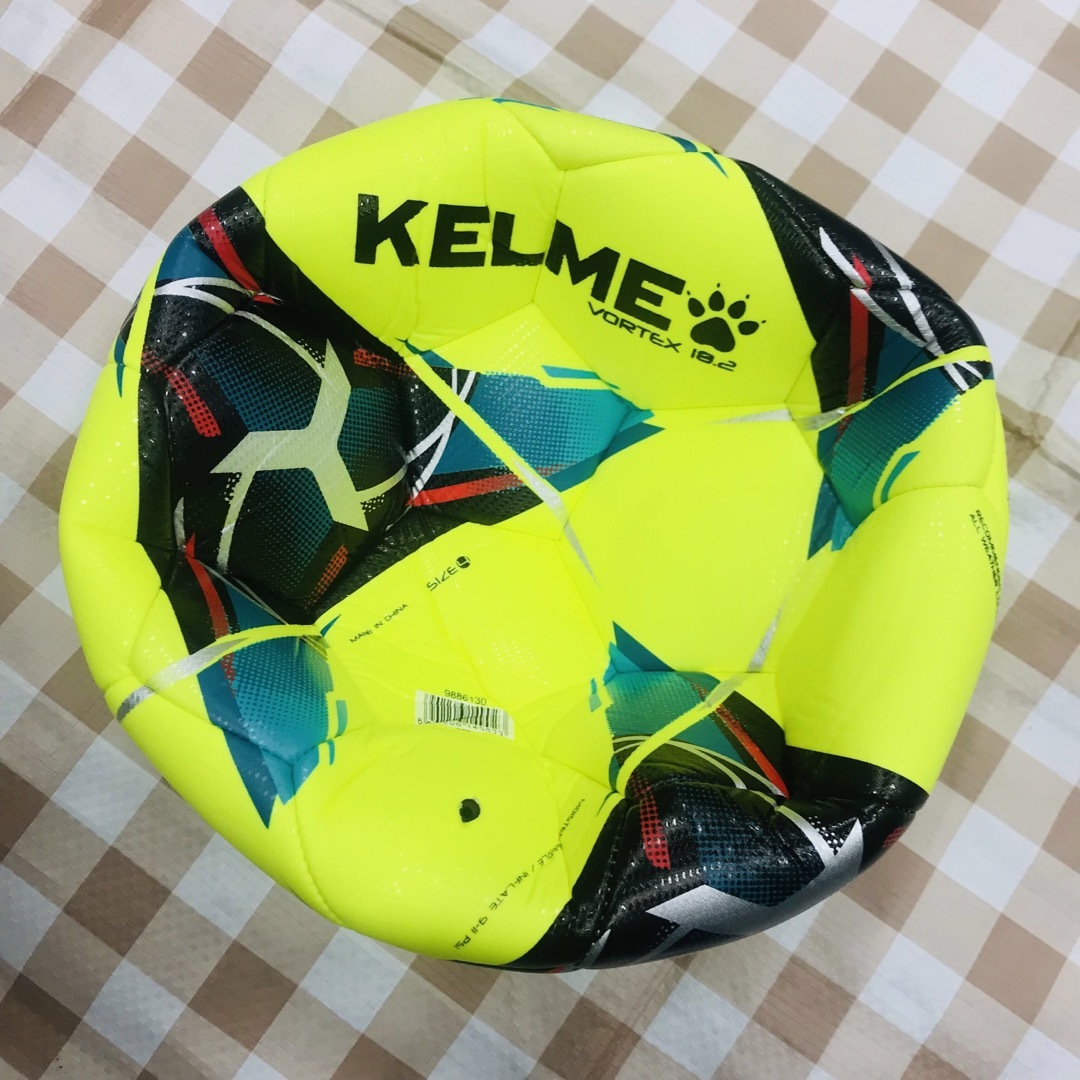 KELME サッカーボール 4号球　L215G スポーツ/アウトドアのサッカー/フットサル(ボール)の商品写真