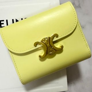 セリーヌ(celine)の現行モデル✨CELINE　三つ折り財布　トリオンフ　イエロー　ゴールド金具(財布)