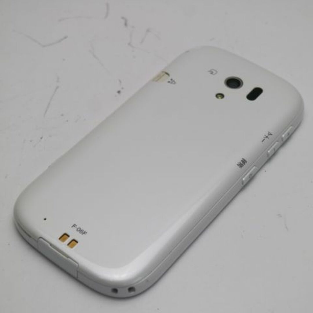 富士通(フジツウ)の新品同様 F-06F らくらくスマートフォン3 ホワイト  M444 スマホ/家電/カメラのスマートフォン/携帯電話(スマートフォン本体)の商品写真